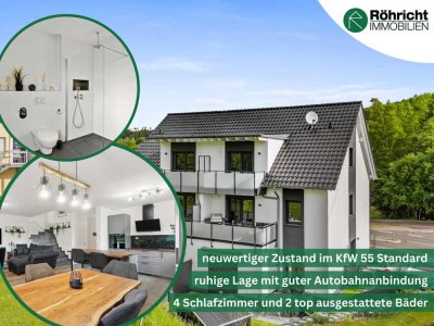 Neuwertige KfW 55 Maisonettewohnung mit zwei Balkonen, Stellplatz und unverbautem Blick ins Grüne