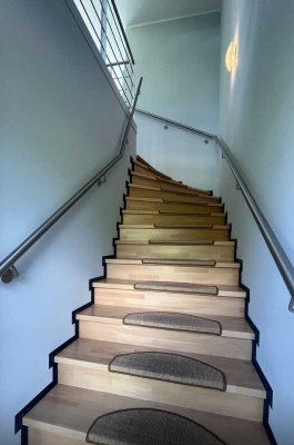 Stilvolle, neuwertige 2,5-Raum-Maisonette-Wohnung mit EBK in Lindlar