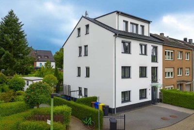 Lichtdurchflutete DG-Wohnung mit Süd-Loggia und Stellplatz in ruhiger, rheinnaher Lage von Neuss