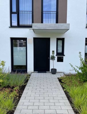 Neuwertige Wohnung mit Stadthaus-Charakter - ohne Makler / mit Gewährleistungsrechten