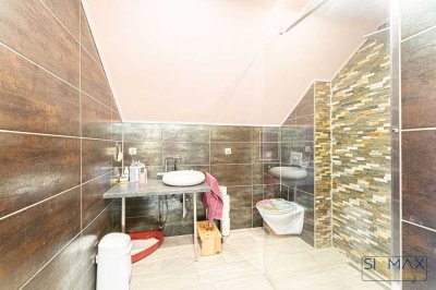 * BIETERVERFAHREN *
STADTHAUS mit Charakter, Macken und Kanten 
* ideales Projekt für Heimwerker *