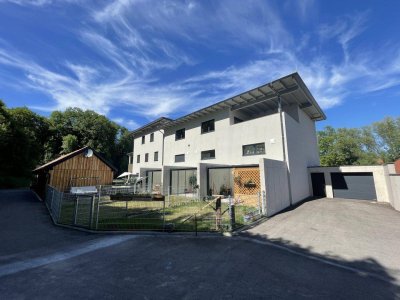 Exklusive, teilmöblierte 3-Zimmer-Wohnung mit Dachterrasse und Garage