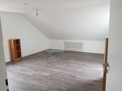 Freundliche 4-Zimmer-DG-Wohnung mit Balkon in Strullendorf