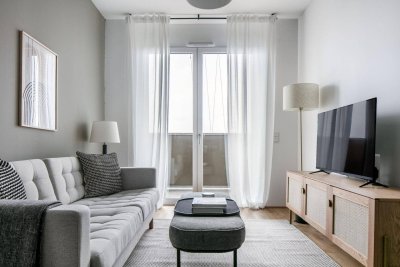 Traumblick über Wien, 27. Stock Q-Tower mit Gym, Interspar &amp; Lounges, 2 Zimmer + Balkon, U-Bahn (VIE280)