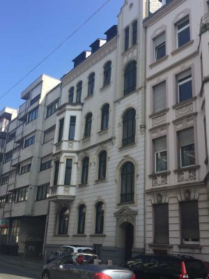 4 Zimmer, KDB, Balkon,   -für WG geeignet-