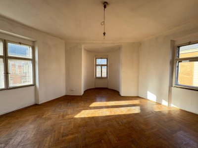 Wilten: Historischer Altbau mit Erker und Nordkettenblick