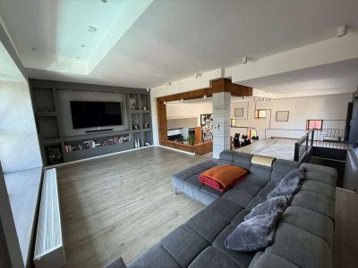 Exklusives Architektenhaus mit Dachterrasse, Pool und Kunstfokus