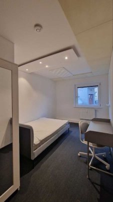 Gepflegtes WG-Zimmer in einer Frauen-WG in der Pforzheimer Innenstadt