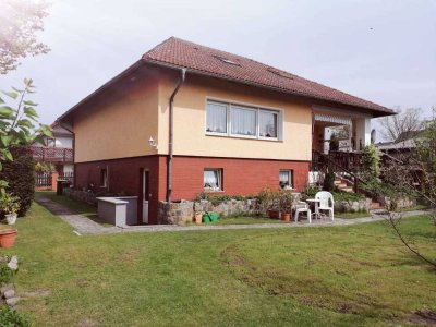 TOP-Angebot! Gepflegtes großes Einfamilienhaus mit Einliegerwohnung in sehr guter Lage!