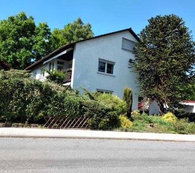 KL-West:
Freistehendes Mehrfamilienhaus mit 5 Wohnungen, Garten und großer Garage