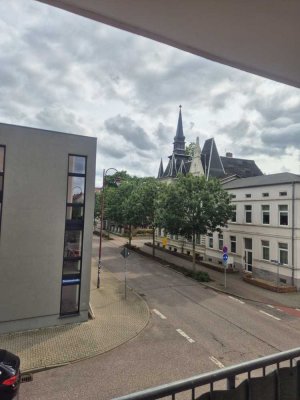 Top-sanierte 2,5-Zimmer-Wohnung mit Balkon & Tiefgarage – zentrumsnah in Köthen!