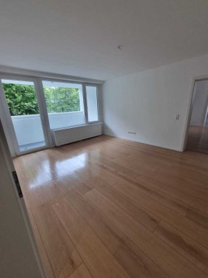 Helle Wohnung mit Balkon und Wannenbad