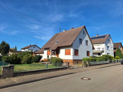 Günstiges Haus mit 8 Zimmern in Sandweier, Baden-Baden