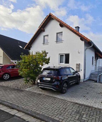 7-Zimmer Maisonette Wohnung, Feldrandlage in Nidderau Heldenbergen