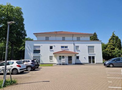 Barrierefreie 2-Zimmer Single-Wohnung mit großer Terrasse, Fahrstuhl, Einbauküche und Stellplatz