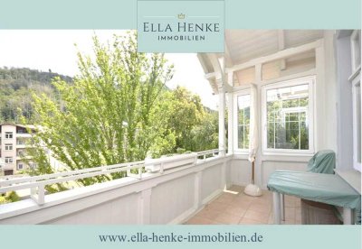 In schöner Villa: Exklusive Luxuswohnung mit Balkon + großer Dachterrasse.