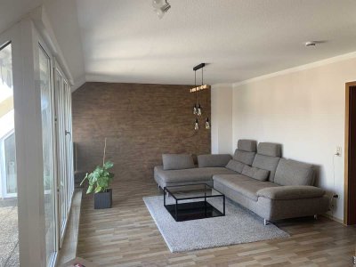 Geschmackvolle, gepflegte 2-Raum-Maisonette-Wohnung mit geh. Innenausstattung mit Balkon und EBK