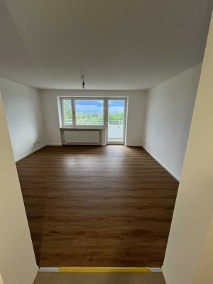Attraktive Dachgeschoss-Terrassen­wohnung mit Panoramablick - vollständig kernsaniert