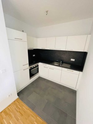 Schöne 1-Zimmer Wohnung mit Einbauküche und Loggia