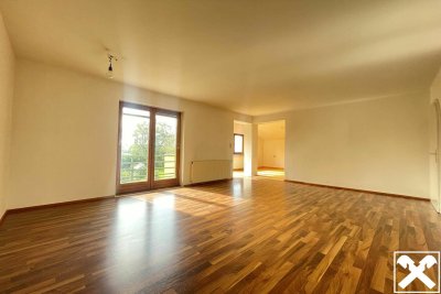 Großzügige Wohnung mit Wallersee-Blick
