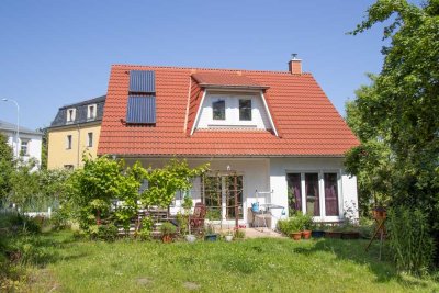+++ Familientraum vor den Toren Dresdens: modernes Haus mit schönem Garten in Possendorf +++