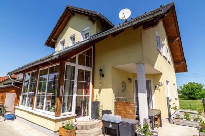 Einfamilienhaus auf großem Grundstück mit Doppelgarage, Pool und Wintergarten in Asten