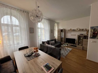 SEHR SCHÖNE 2-ZIMMER ERDGESCHOSSWOHNUNG