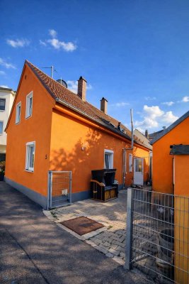 BMR 4,6%: Saniertes Mehrfamilienhaus mit Nebengebäude in Augsburg