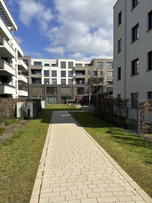 Wunderschöne 2 Zimmer Wohnung im Herzen von Erlangen mit Südbalkon, EB Küche, TG