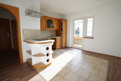 Zentral wohnen – naturnah leben: Helle 2-Zimmer-Wohnung mit Westbalkon in Augsburg