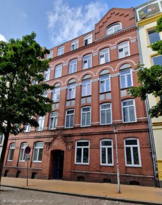 Frisch sanierte 3 Zimmer-Wohnung mit Balkon und EBK in stilvollem ruhigem Altbau auf dem Ostufer