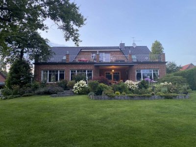 "Stil" kann man kaufen - Die Außenanlagen incl. der Terrassen über 400.000 € - Schwimmteich