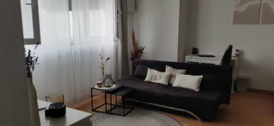 Geschmackvolle 1-Zimmer-Wohnung mit geh. Innenausstattung und Terrasse