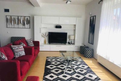 Exklusive, vollständig renovierte 1,5-Zimmer-Wohnung mit EBK in Bremerhaven