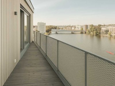Ein Rückzugsort mit Wow-Faktor – exklusives Penthouse direkt an der Spree mit 2 Terrassen