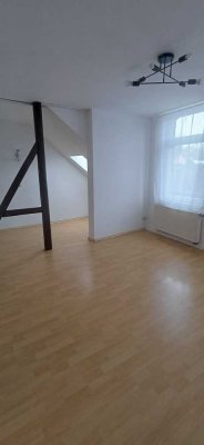 Nette Dachgeschosswohnung zu vermieten
