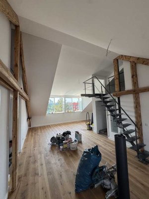 *Exklusiv saniertes Loft-Dachgeschoss im Herzen des Frankenberger Viertels*