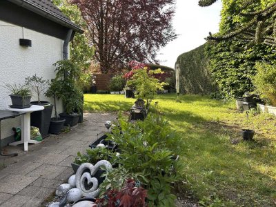 Dönberg. Freistehendes Einfamilienhaus mit großem Garten, Terrasse, offenem Kamin und Stellplätzen.