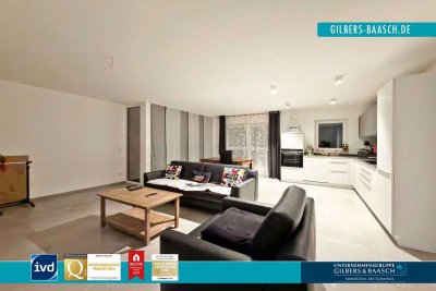 Igel: Moderne Zweizimmerwohnung mit hochwertiger Küche, Loggia und zwei Außenstellplätzen.