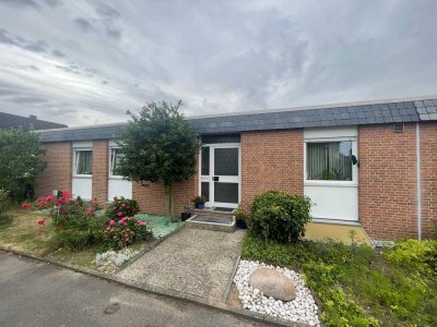 BS-Schapen, ruhige Lage, Reihenendbungalow, ca 121 m²-Wfl, 517m² Eigt-Grdst, 2 Grag, Kamin, V-Keller