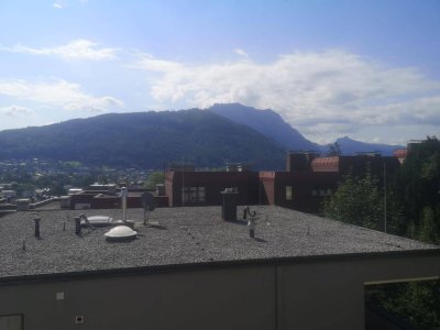 3-Zimmer- Villenwohnung in Aussichtslage mit Balkon und Parkplatz