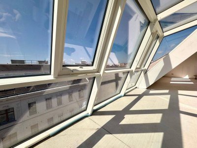 ++ JETZT NEU ++ Trendige Dachgeschosswohnung mit großzügiger Terrasse