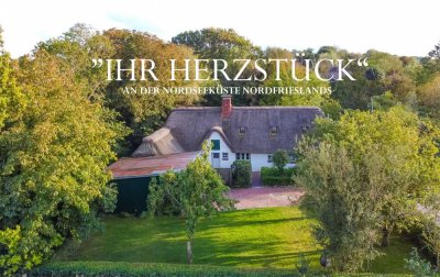 Wo die Nordsee das Herz berührt – historisches Reetdachhaus in Traumlage!