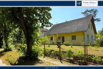 Solides Einfamilienhaus mit zusätzlich bebaubarem Grundstück in traumhafter Lage