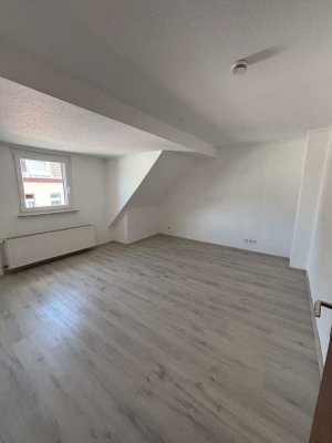 gepflegte 2,5-Raum-Wohnung mit Balkon auf ca. 63 m² zu vermieten