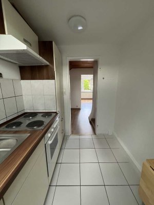 Ab sofort 2,5-Zimmer-Dachgeschosswohnung in top Lage mit EBK ideal für 1-Person in Göttingen