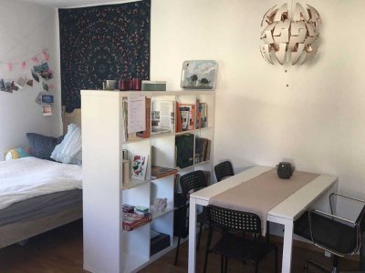 Helles 1 Zimmer-Appartement in ruhigem Hinterhaus zentral gelegen mit eigener Terrasse