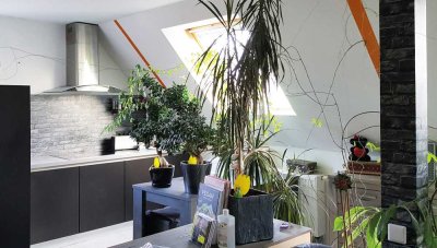 Sonnige 2-Raum-DG-Wohnung im Grünen