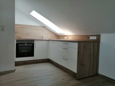 DG-Wohnung mit zweieinhalb Zimmern und EBK in Amberg
