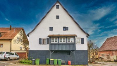 Handwerker aufgepasst!
Renovierungsbedürftiges Bauernhaus mit 481m² Wohn-und Nutzfläche!